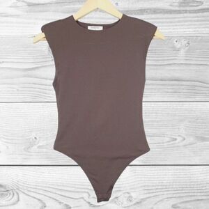 Babaton‎ Thong Bodysuit S Brown Stretch Knit Cap Sleeve Padded Shoulder Fitted